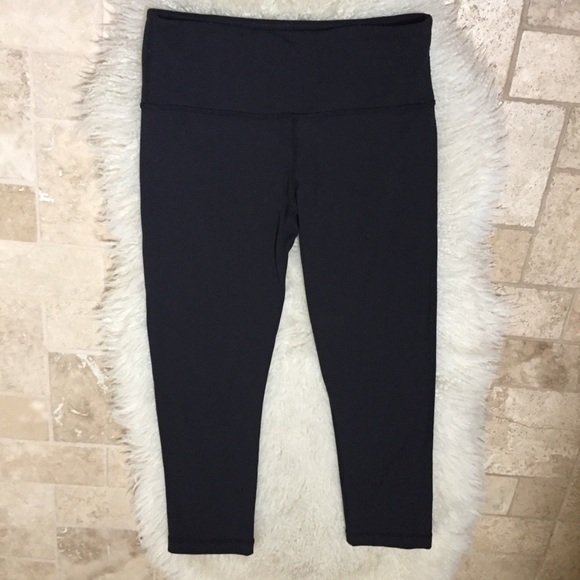 *SOLD* Lululemon Reversible Wunder Under Crop - Picture 3 of 8